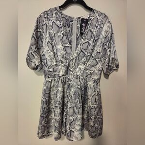 NWT Main Strip Snakeskin V-Neck Romper Size L